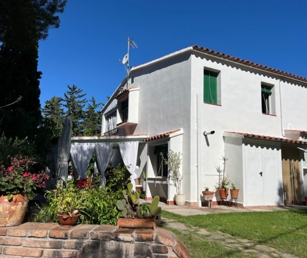 Casa amb gran jardí  en venda a només 5 minuts del centre de la ciutat - 2